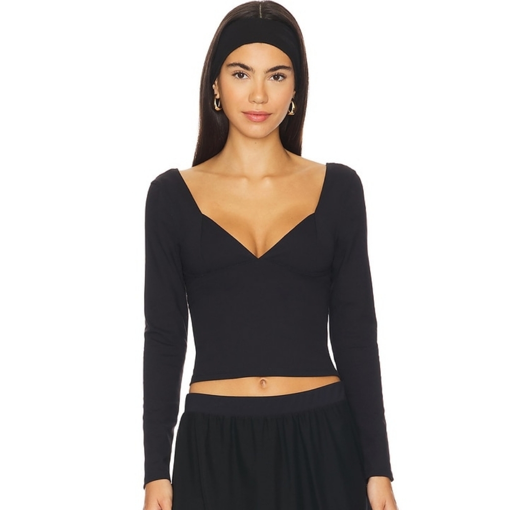 Women's Black Long Sleeve Sweetheart Crop Top